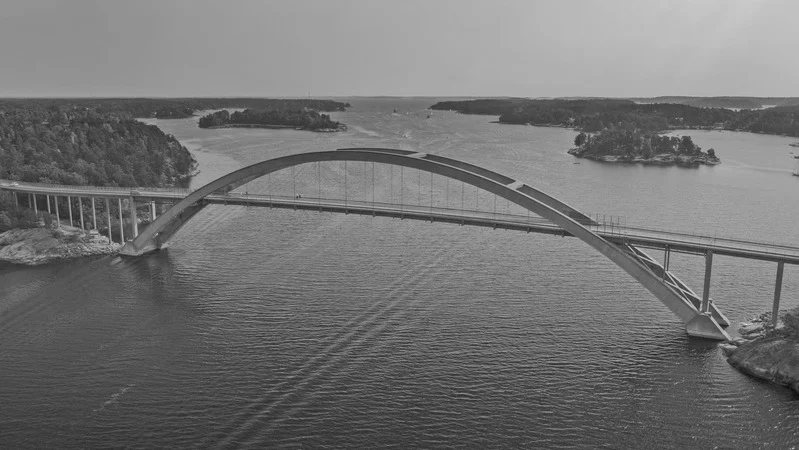 Bron till Djurö över skärgårdens vatten