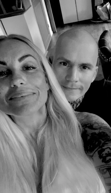 Annika och Marcus tätt tillsammans